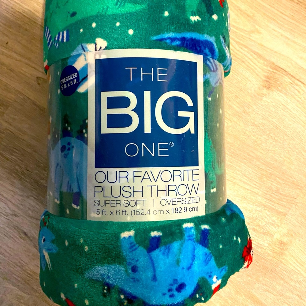 Dinosaur Theme blanket infant, nursery, toddler The Big One sz 5ftx6ft